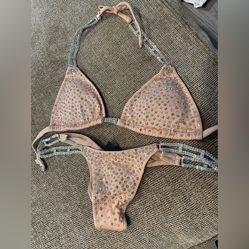 Competition Bikini - image 2